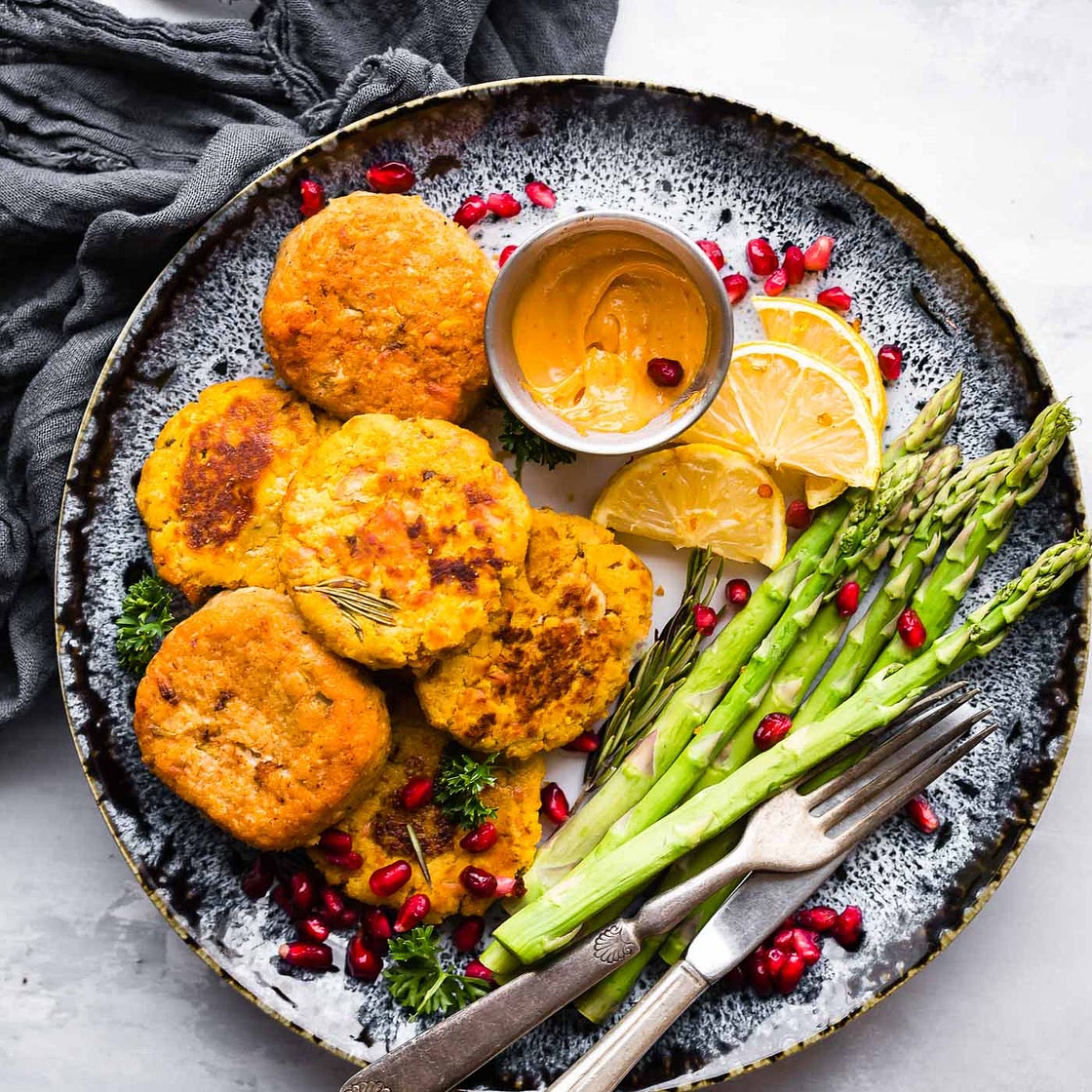 How to Make Salmon Cakes (Cooked 3 Ways)