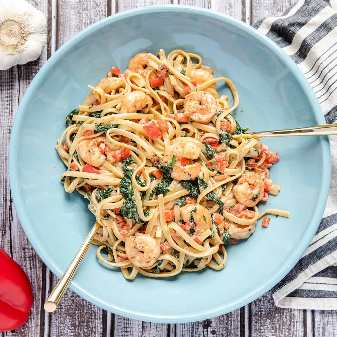 The Best Creamy Shrimp, Spinach, and Red Pepper Pasta