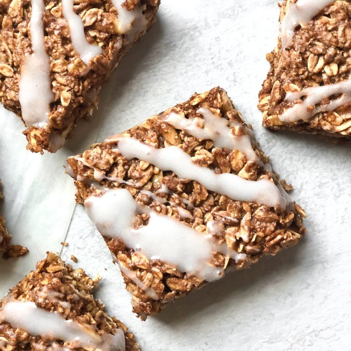 Cinnamon Roll Granola Bars