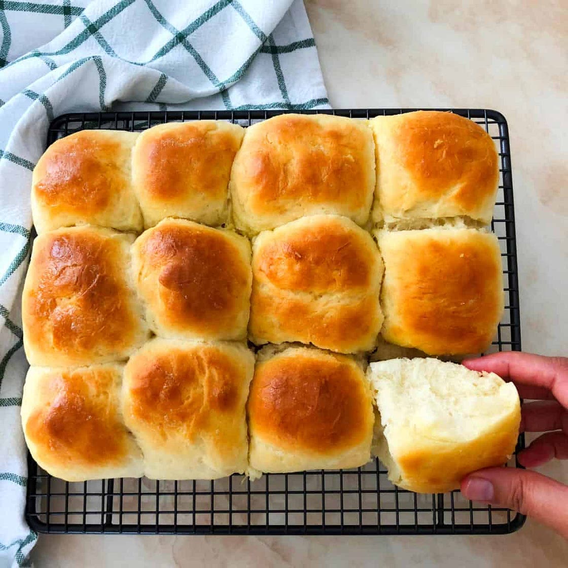 Ladi Pav / Pav Bread (Eggess Dinner Rolls)
