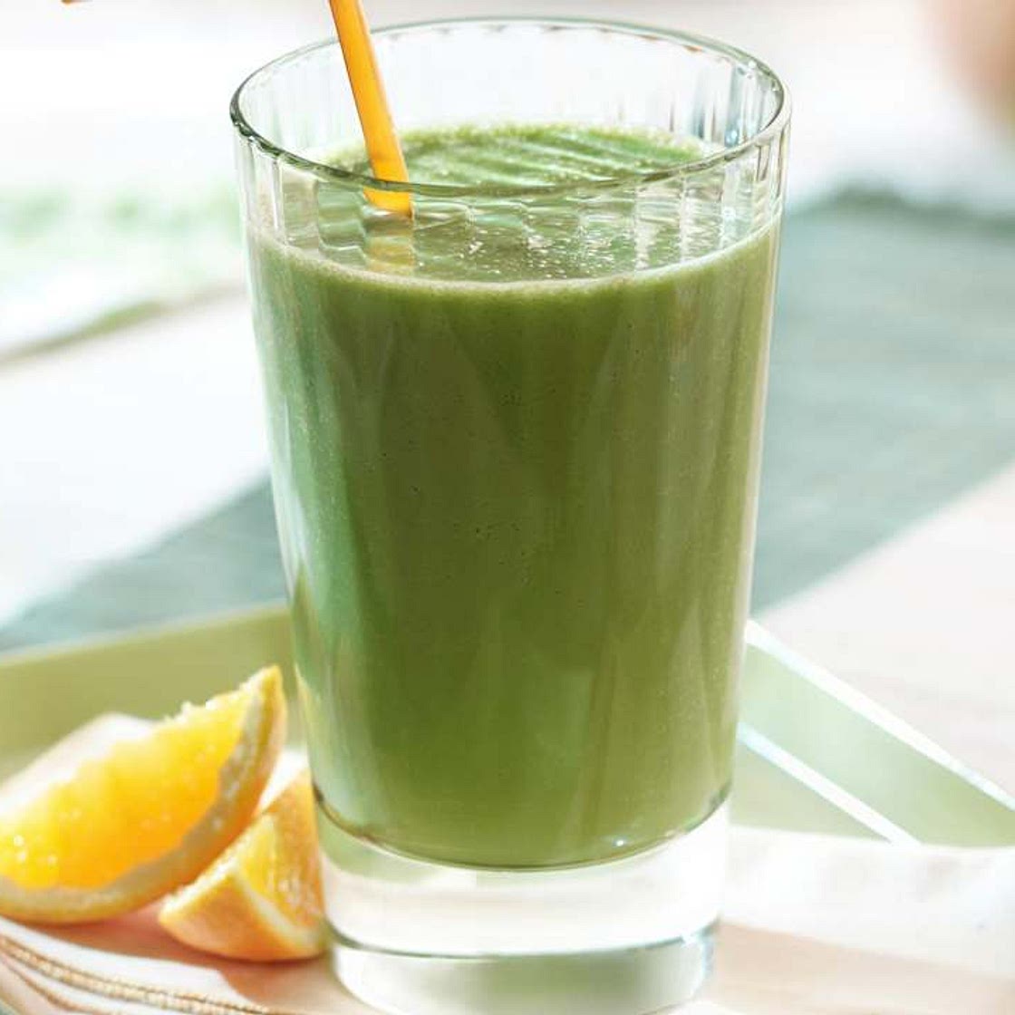 Green Smoothie with Orange, Mango and Apple