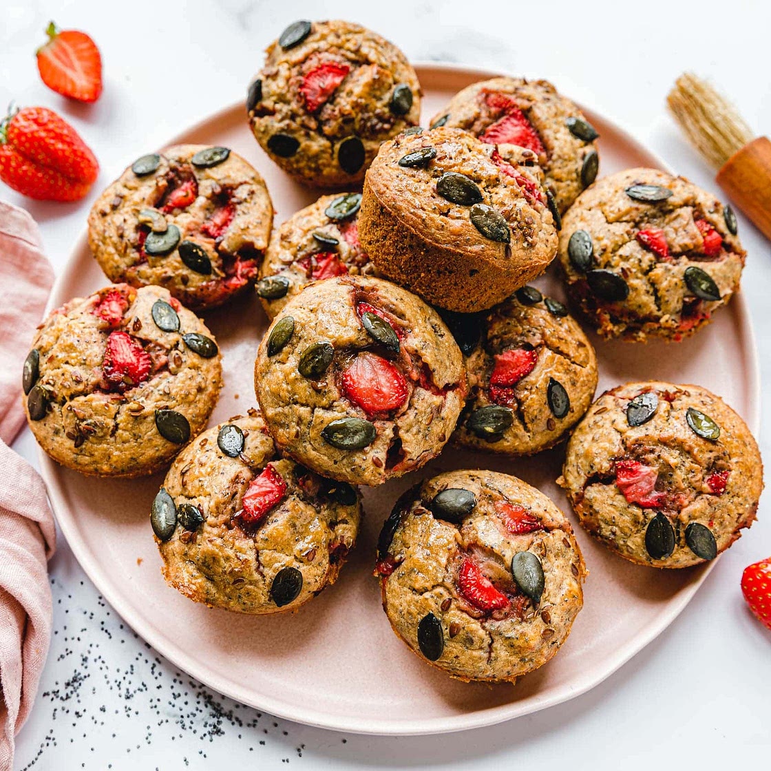 Vegane Müslimuffins mit Erdbeeren