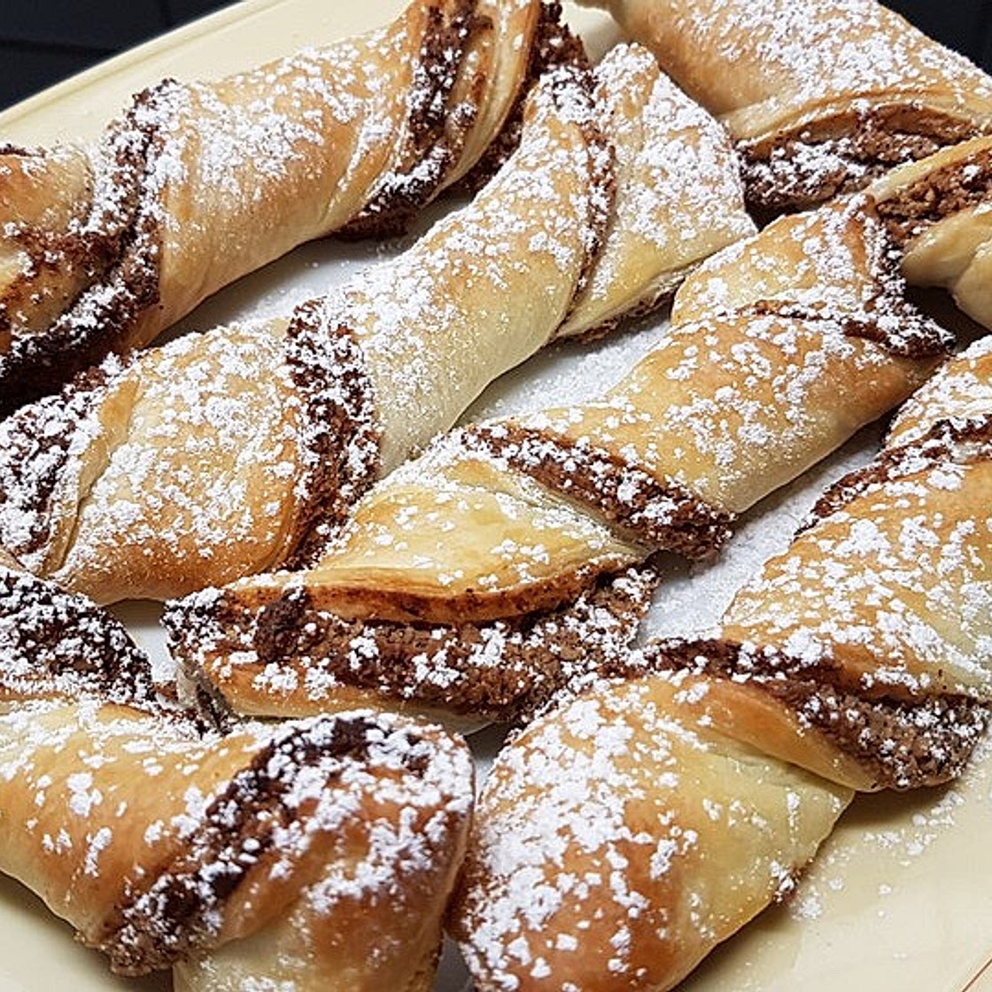 Blätterteig - Nussstangerl