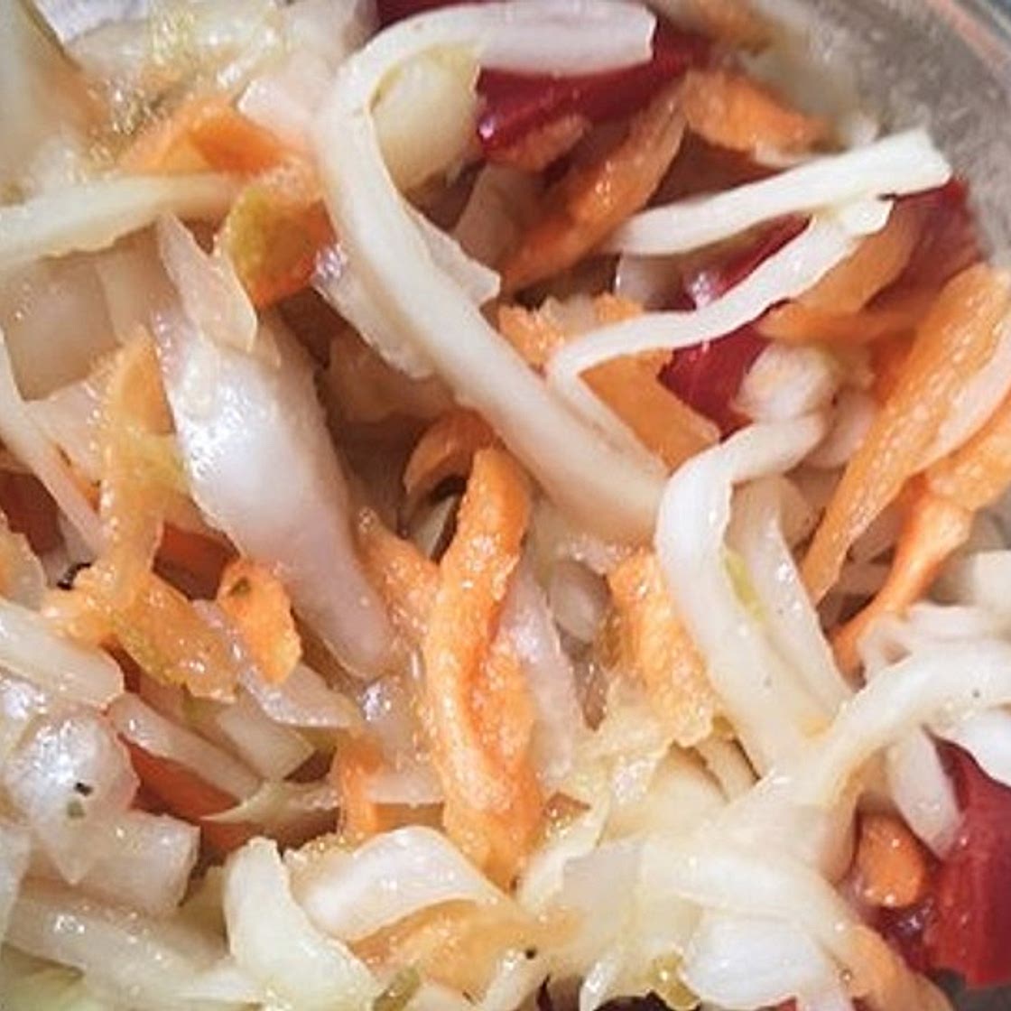 Eingemachter Weißkohlsalat