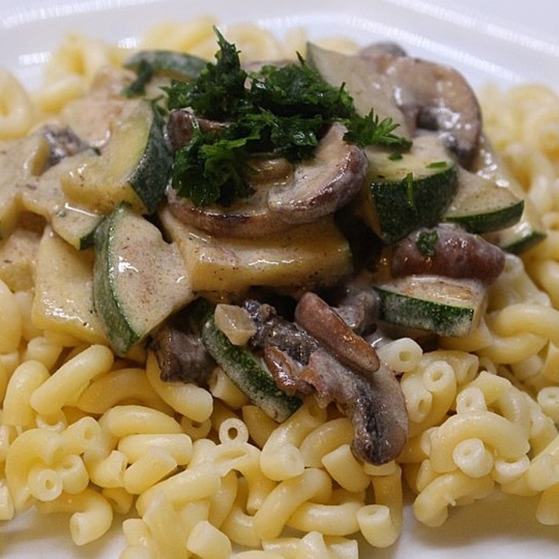 Pasta mit Zucchini-Champignon-Frischkäse-Soße