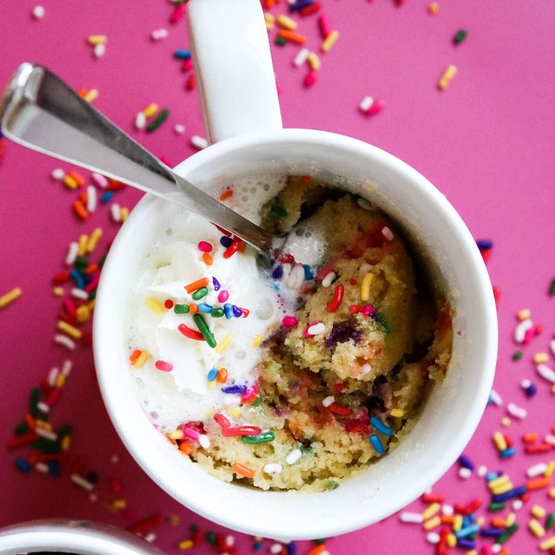 1-Min Quickie Microwave Funfetti Mug Cake