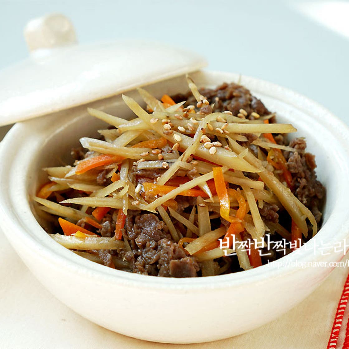 우엉조림 만드는 법 채썰어 소고기로 맛내요