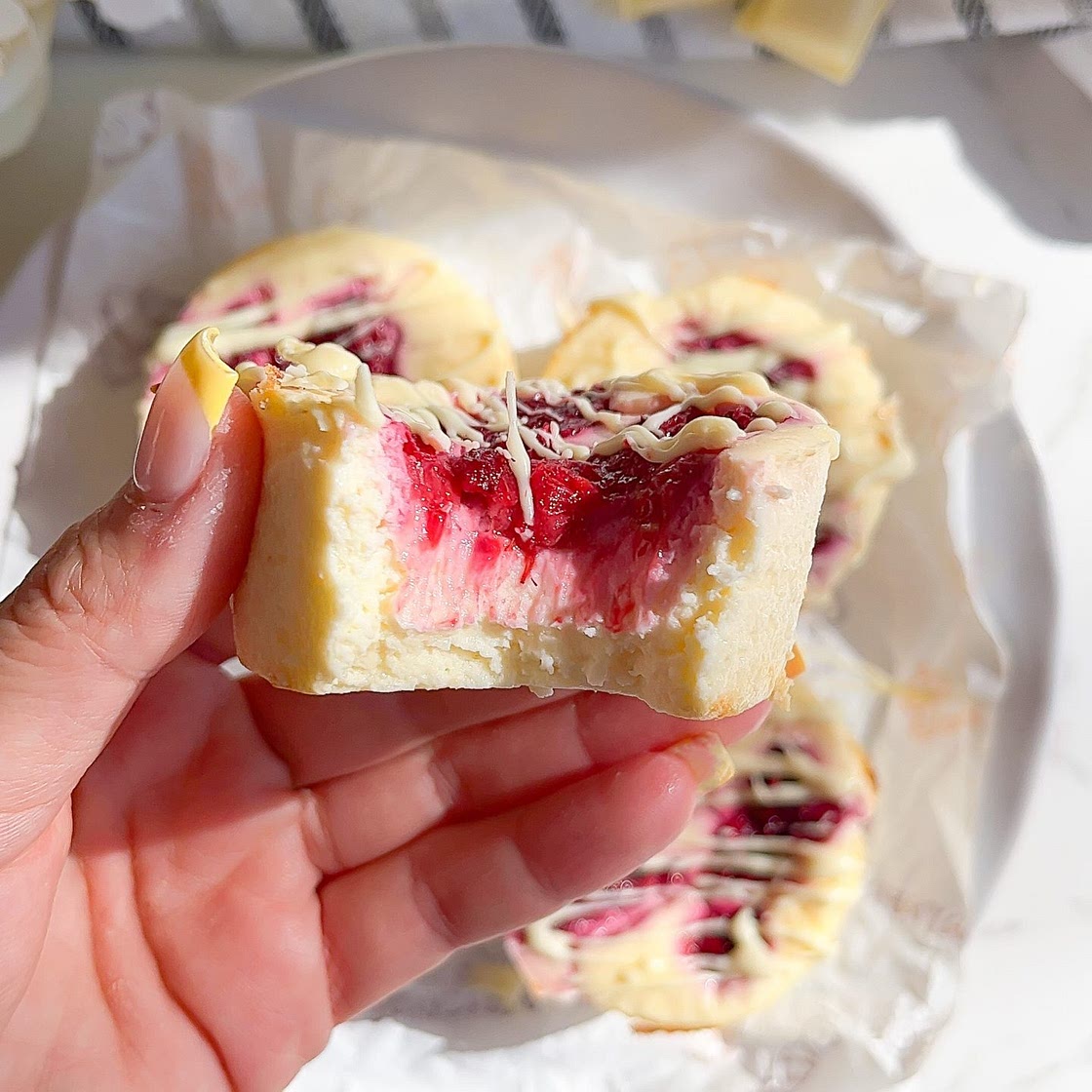 Mini Raspberry White Chocolate Cheesecakes – Low Calorie, High Protein