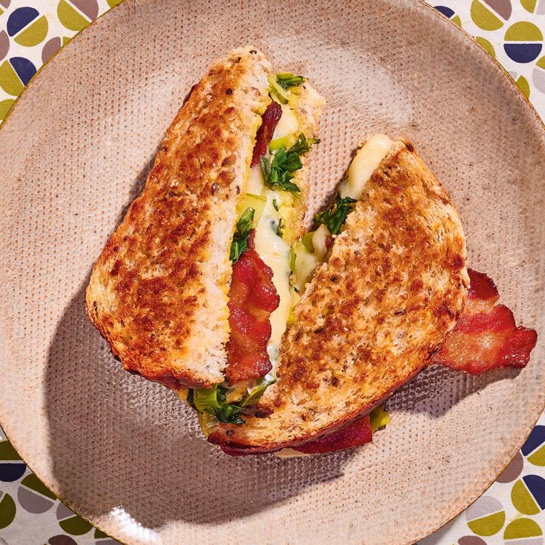 Grilled cheese à la tombée de poireau et au bacon