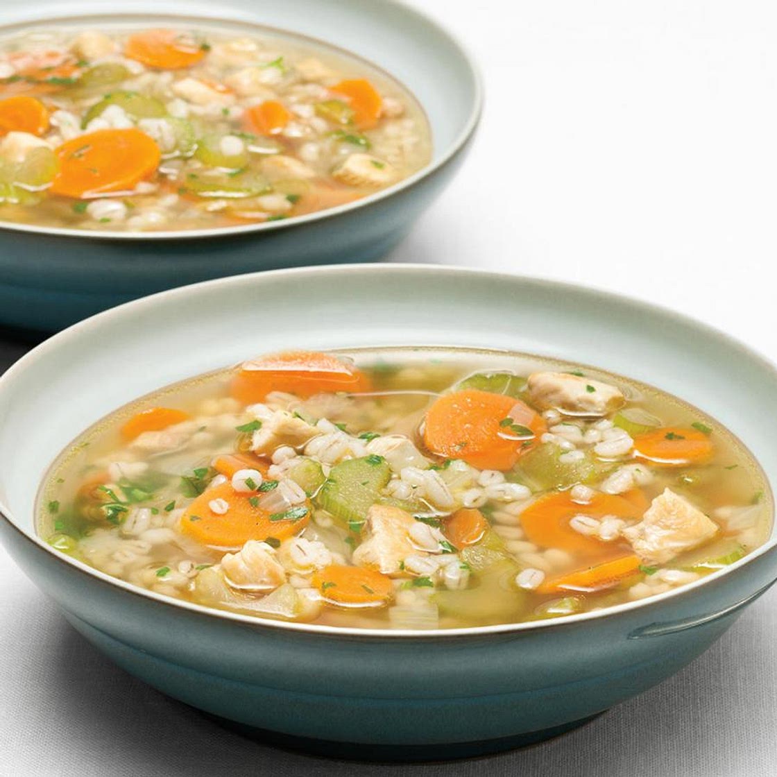 Soupe réconfortante à l'orge et au poulet