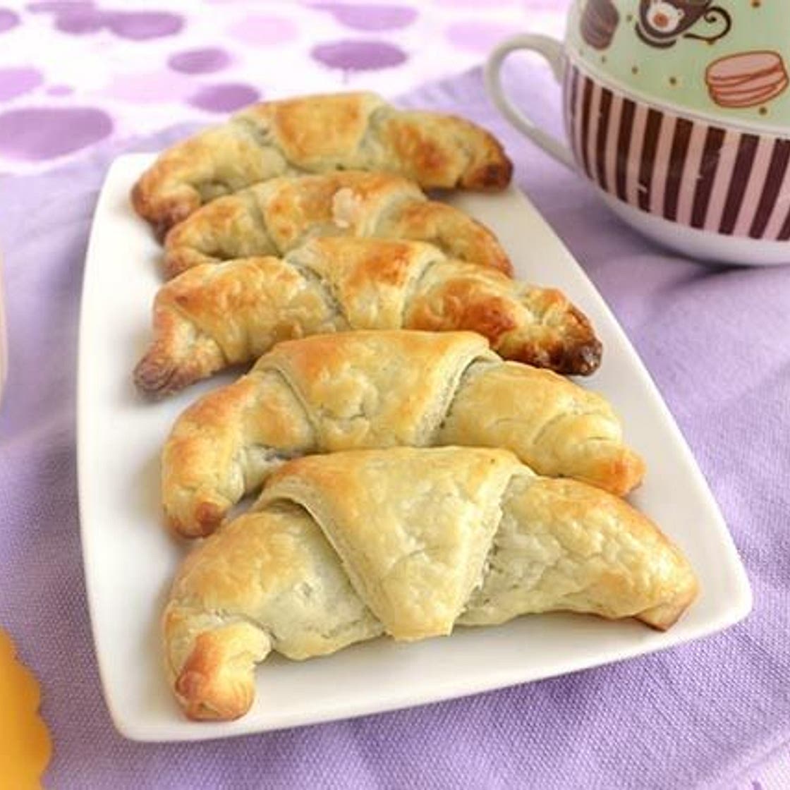 Cornetti di pasta sfoglia alla nutella