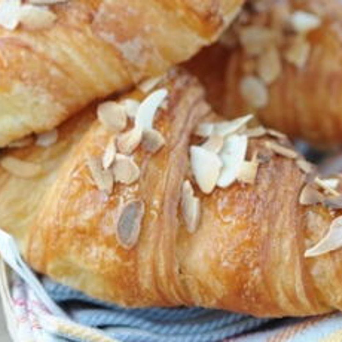 Croissant au miel et aux amandes
