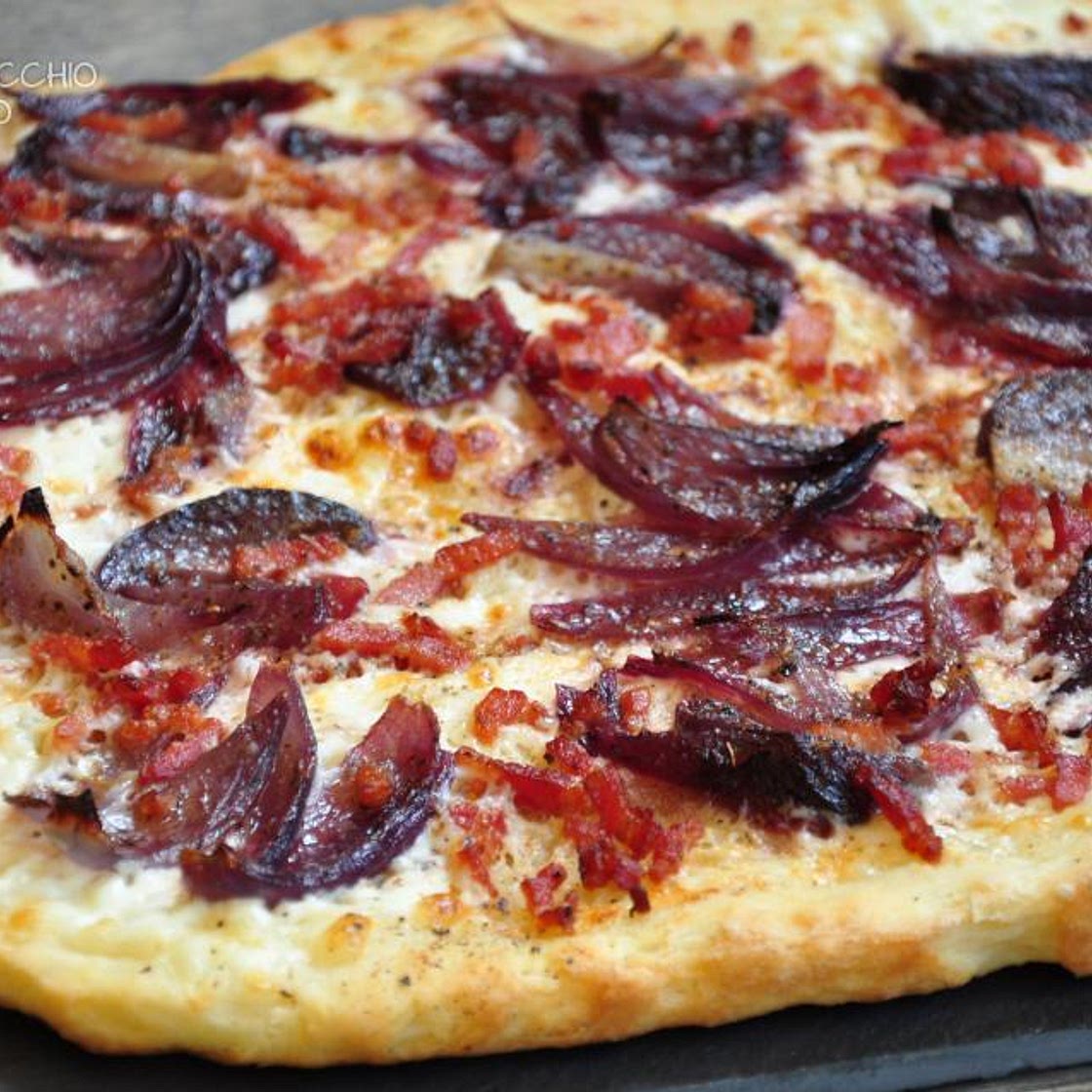 Focaccia con mascarpone e cipolle