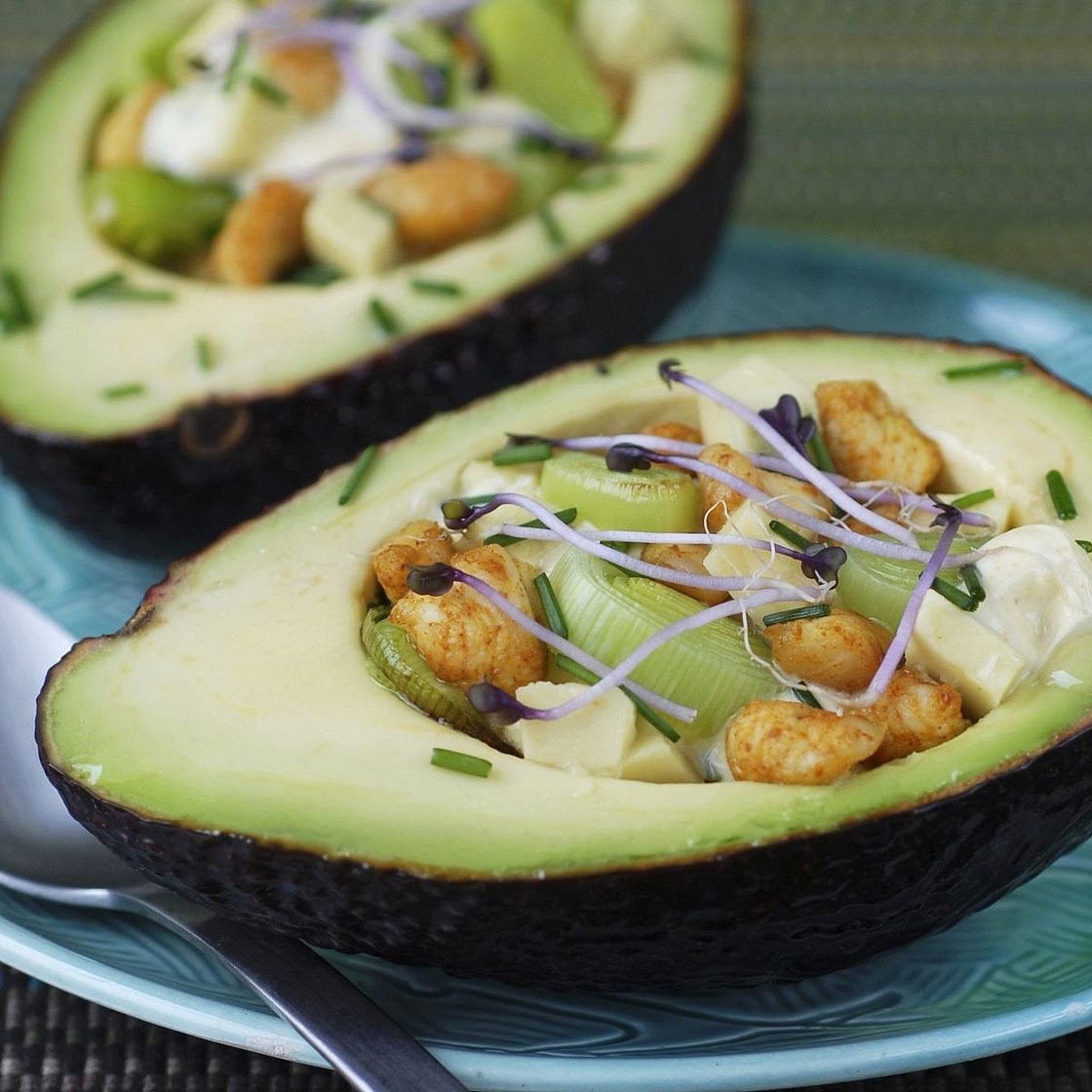 Gefüllte Avocado mit Hähnchen