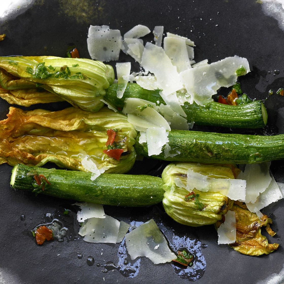 Gegrillte Zucchiniblüten