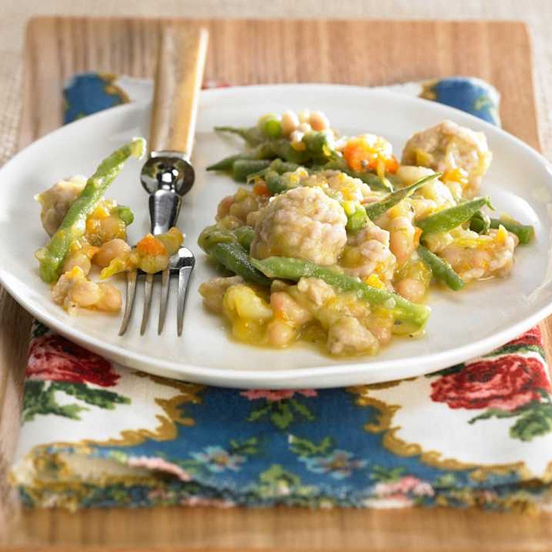 Bean stew with meatballs