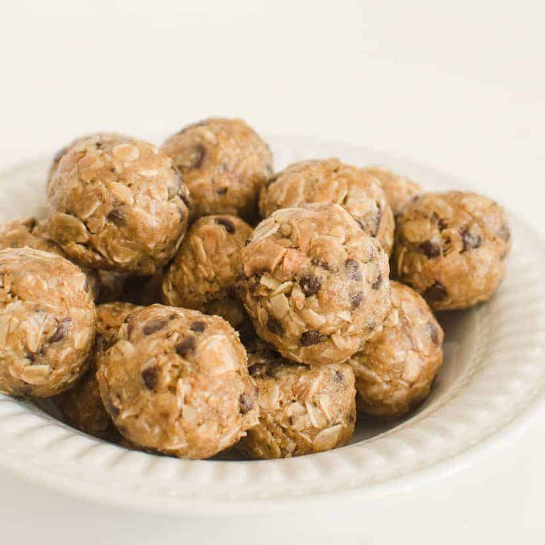 Peanut Butter Chocolate Chip Oatmeal Energy Balls