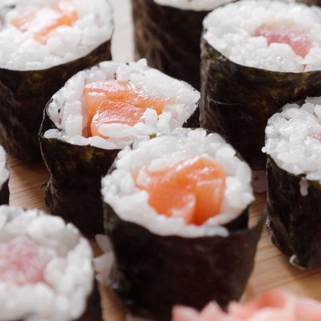 Makis de salmón y pepino