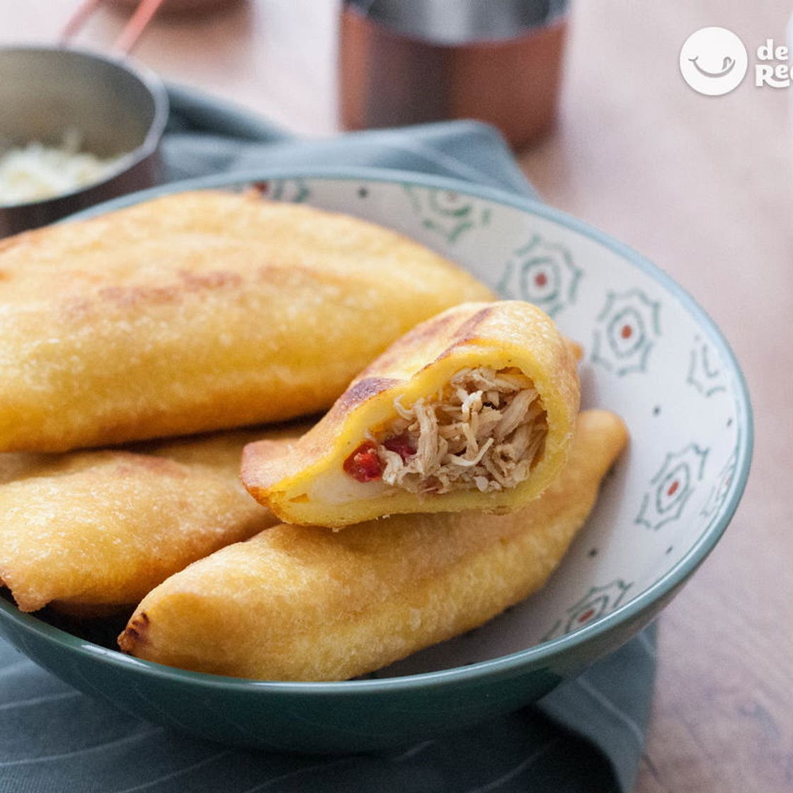 Empanadas venezolanas de pollo y queso