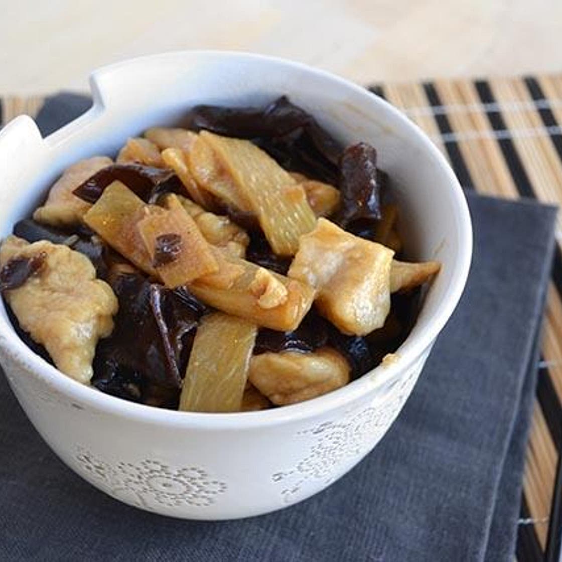 Pollo con funghi e bambù