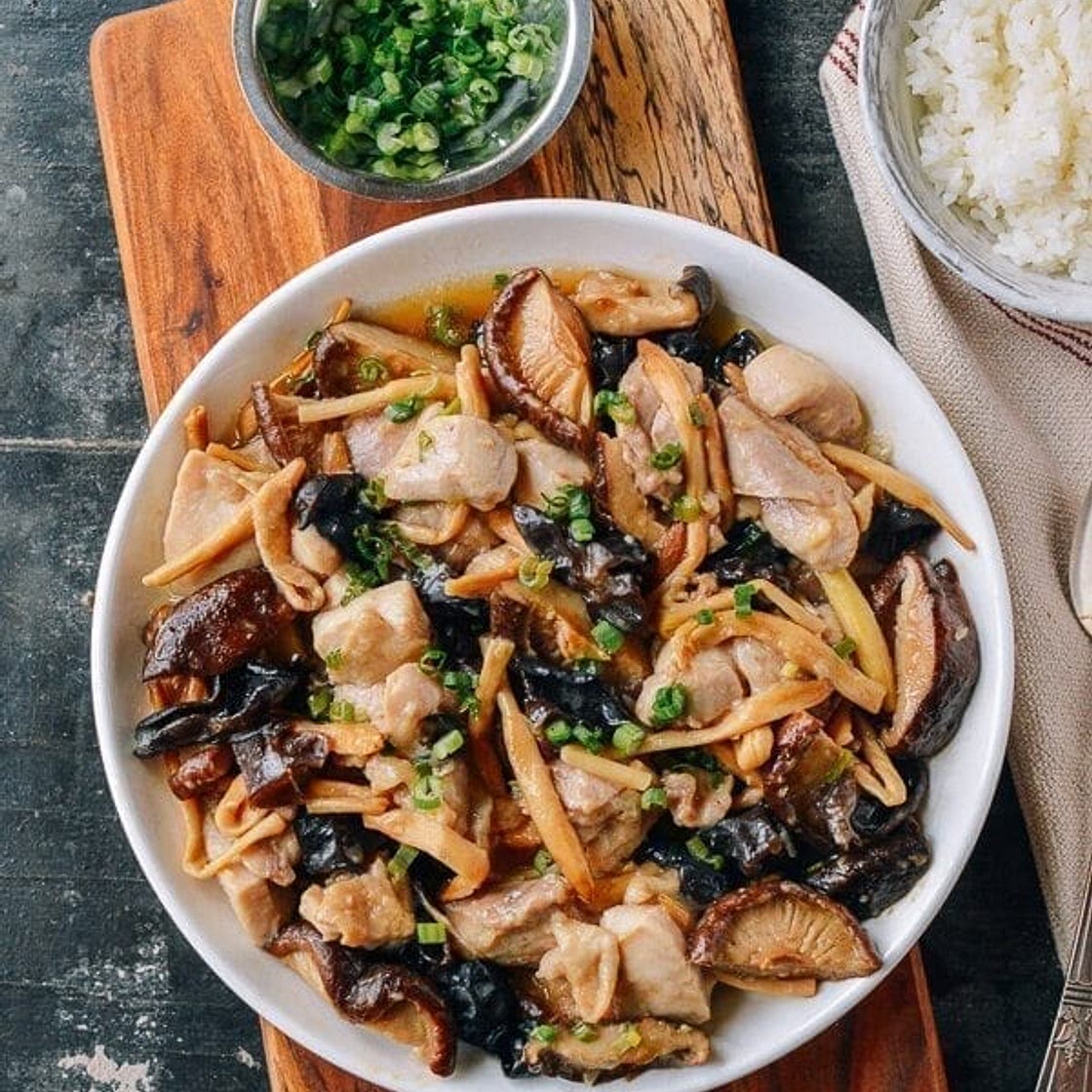 Steamed Chicken with Mushrooms & Dried Lily Flowers