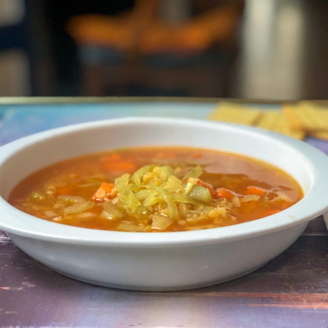 Soupe tomatée aux légumes et lentilles