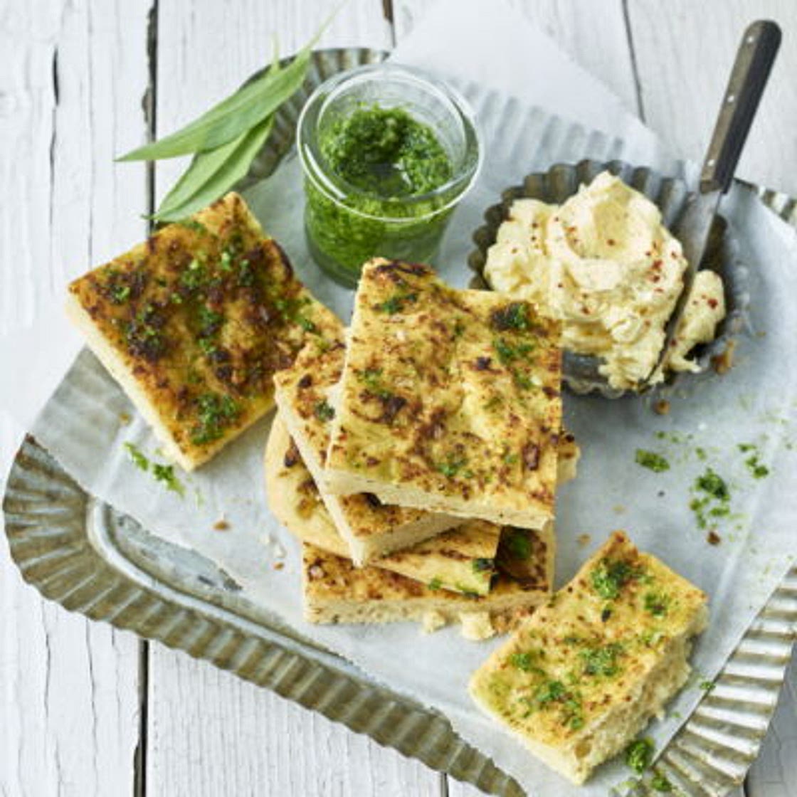 Foccacia au beurre salé et pesto à l'ail des ours