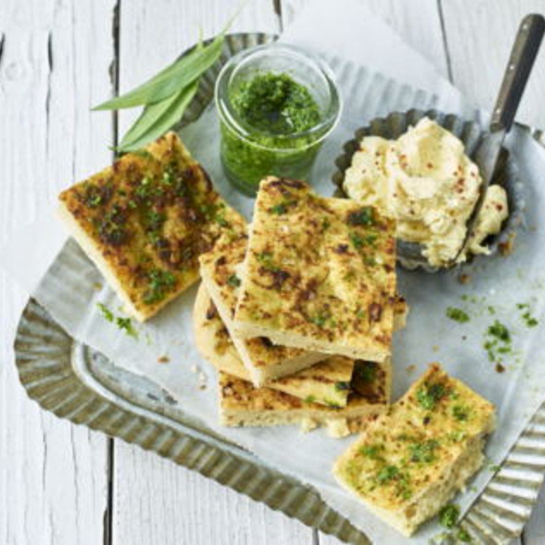 Foccacia au beurre salé et pesto à l'ail des ours