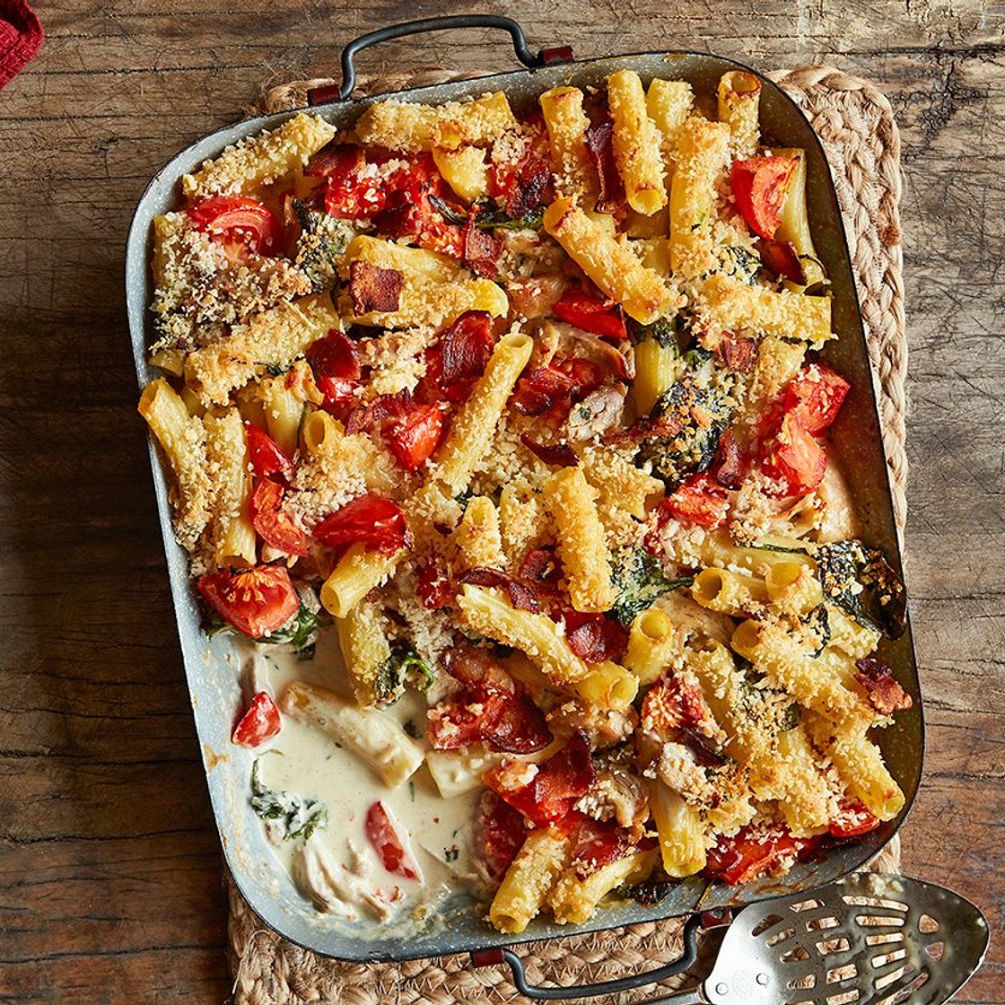Chicken, spinach & bacon alfredo pasta bake