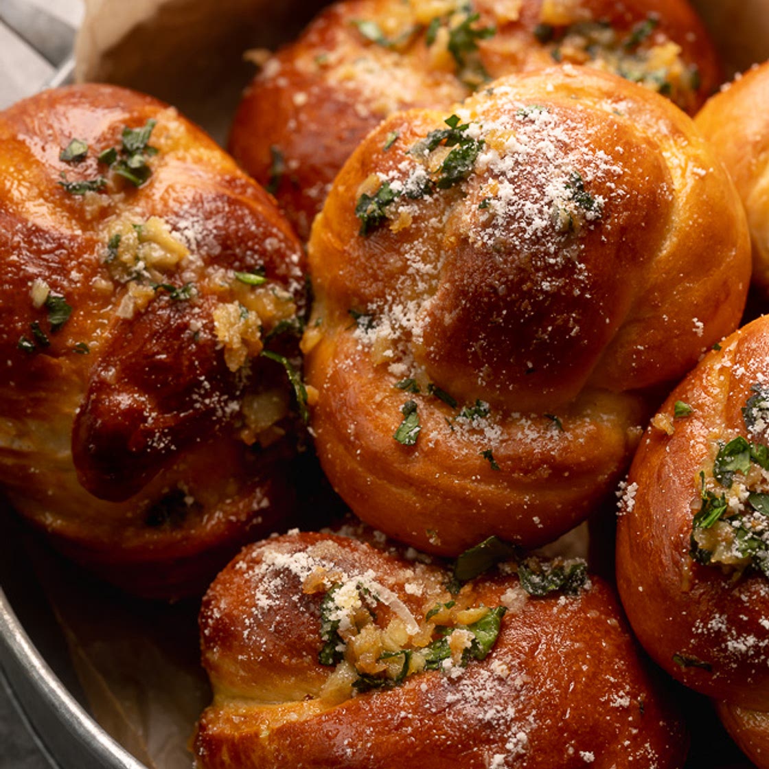 Soft Pretzel Garlic Knots