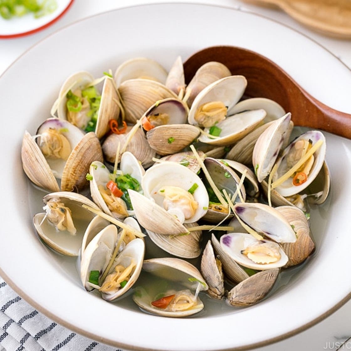 Japanese Sake Steamed Clams