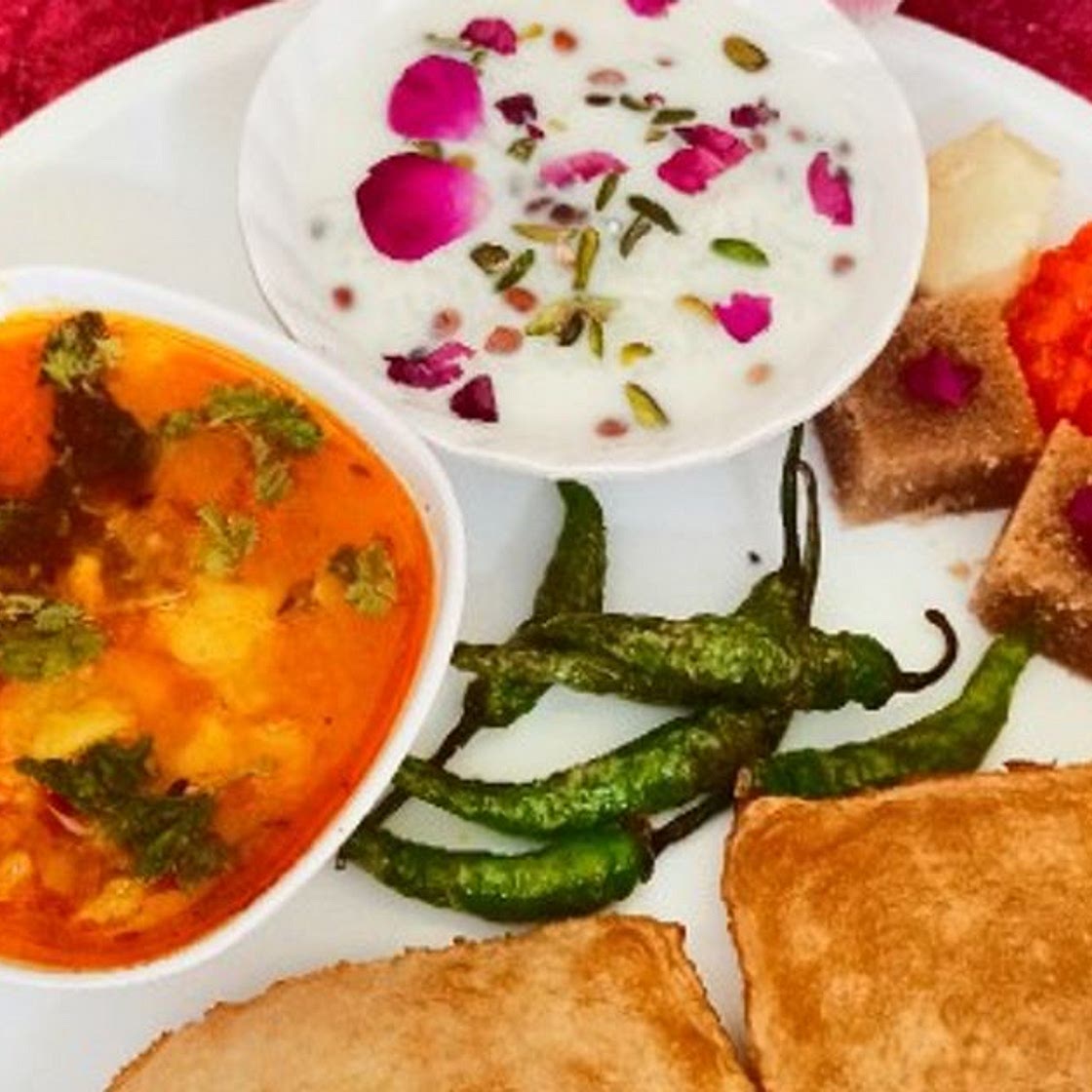 आलू टमाटर खीर -पूड़ी (Aloo Tamatar kheer puri recipe in Hindi)