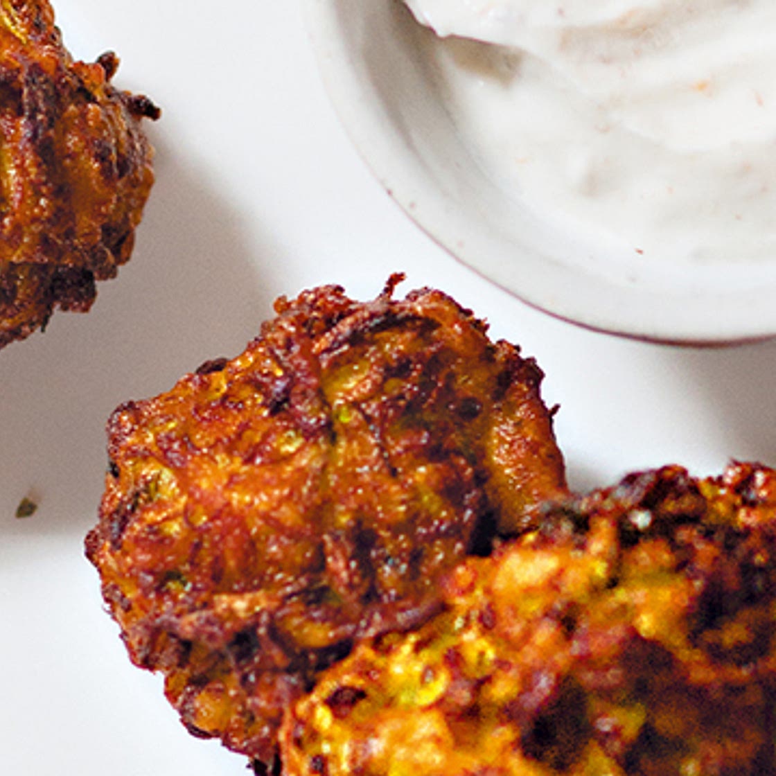 Recept: Turkse courgettekoekjes met yoghurtdip