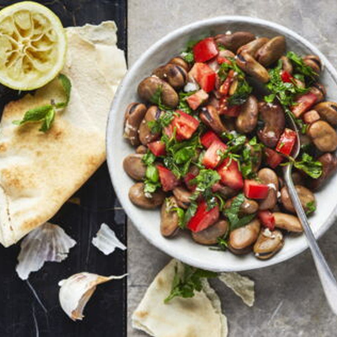 Foul mudammas salade de fèves