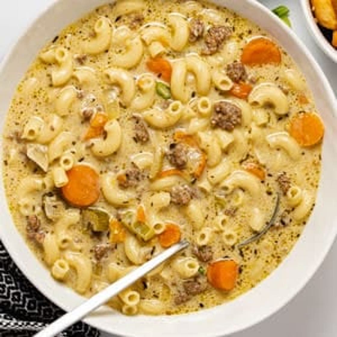 One Pot Macaroni Cheeseburger Soup