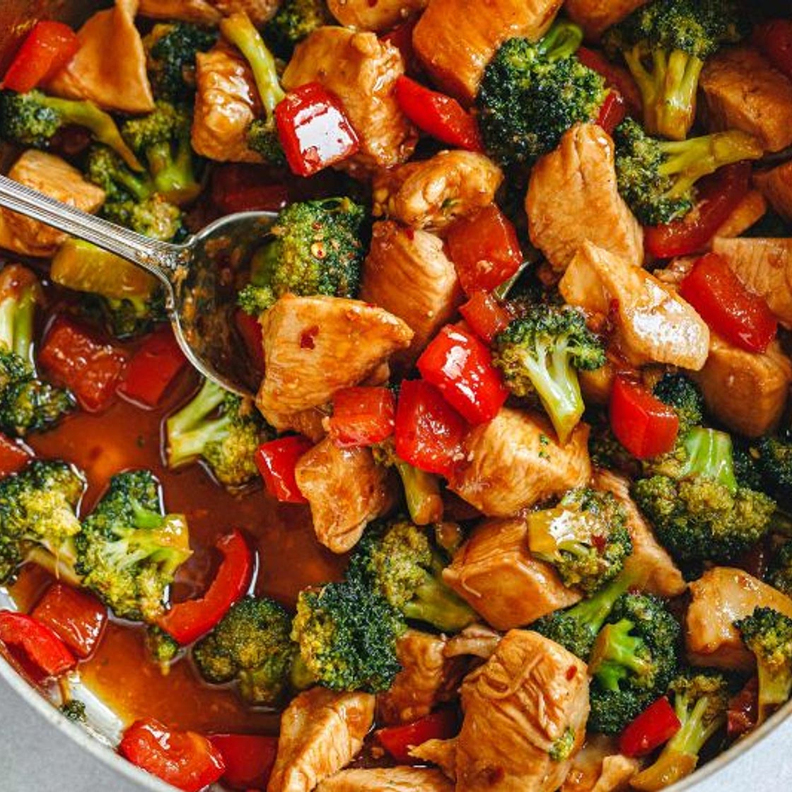 Healthy Chicken Stir-Fry with Broccoli