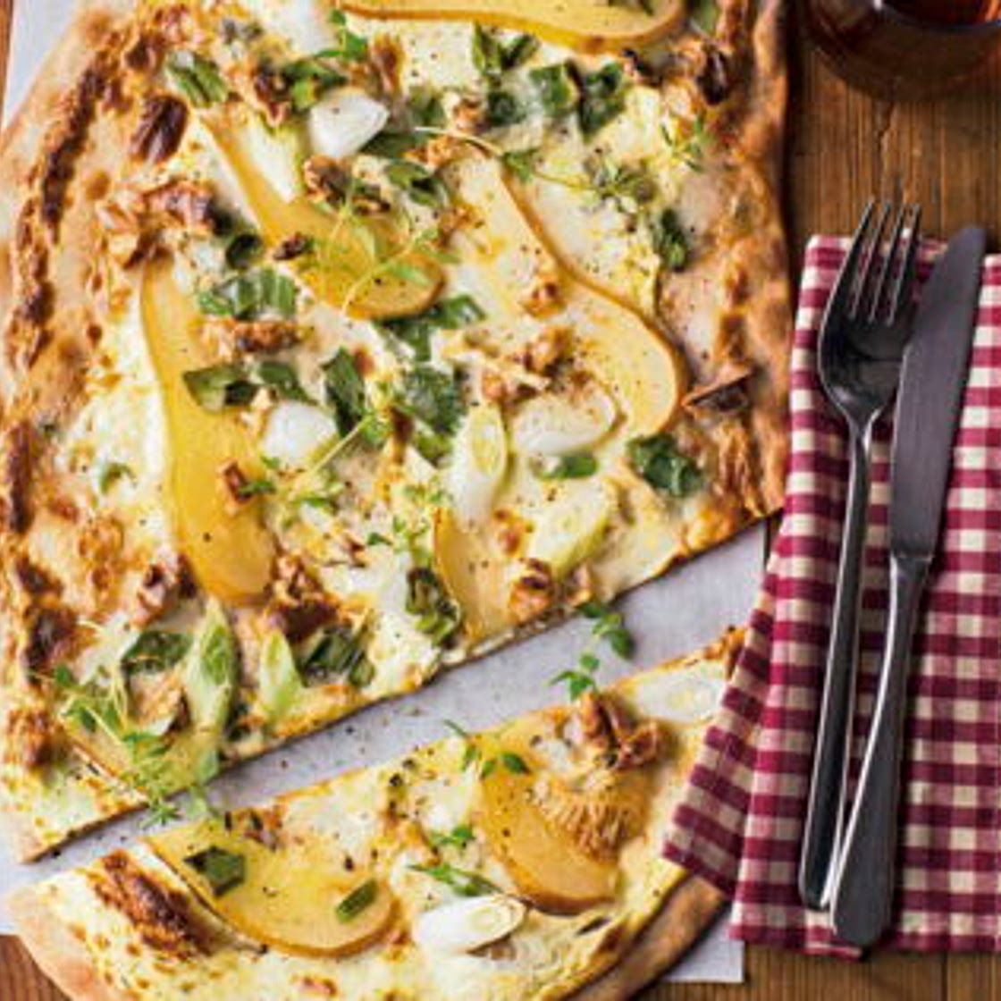 Tarte flambée aux poires et aux noix