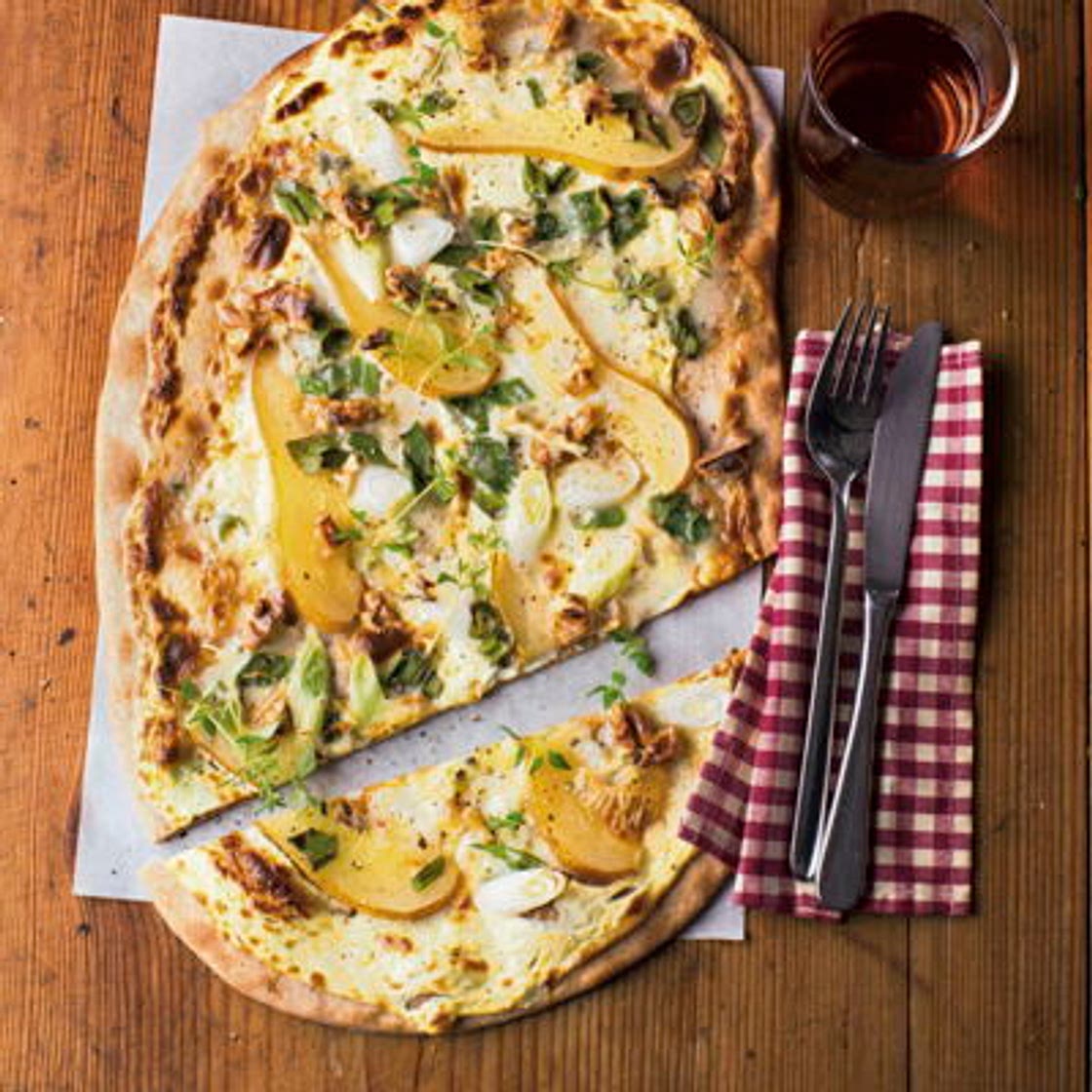 Tarte flambée aux poires et aux noix