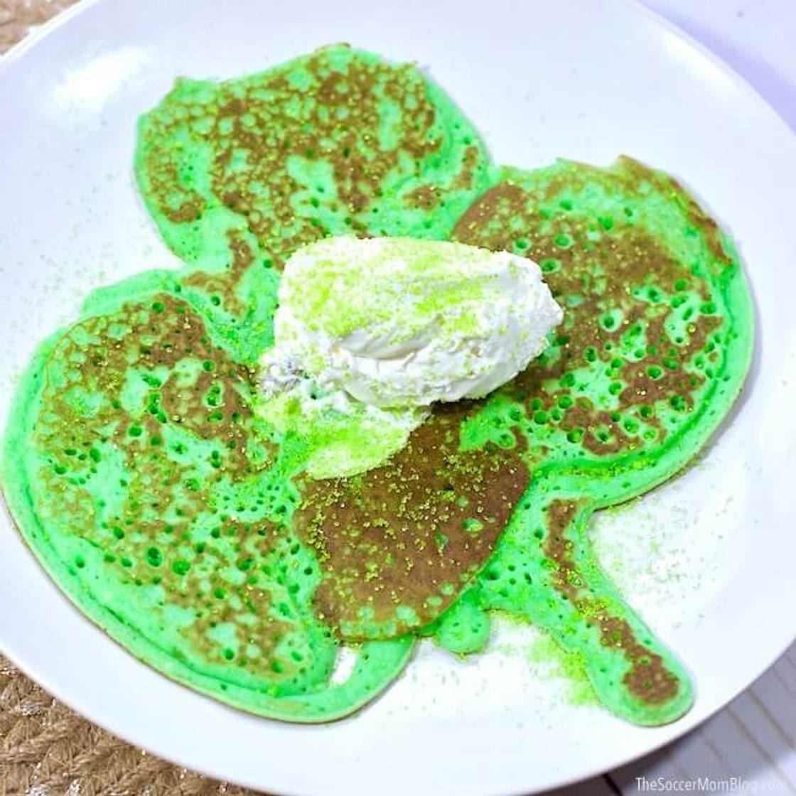 Shamrock Pancakes for St. Patrick's Day (VIDEO)