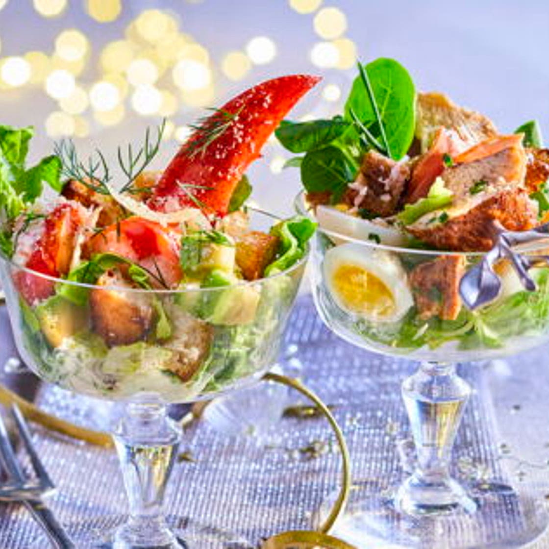 Salade César au homard et parmesan et salade César à la dinde épicée