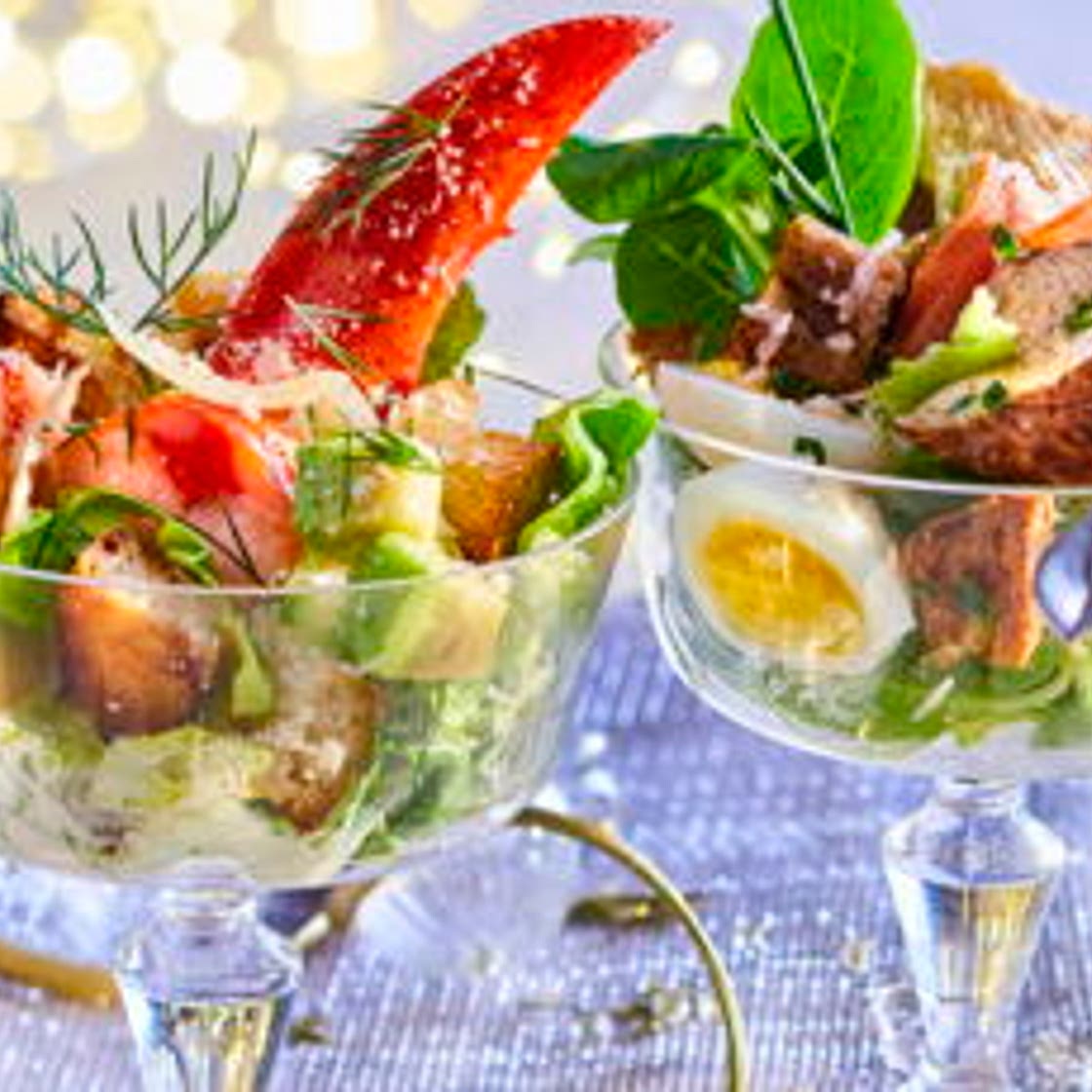 Salade César au homard et parmesan et salade César à la dinde épicée