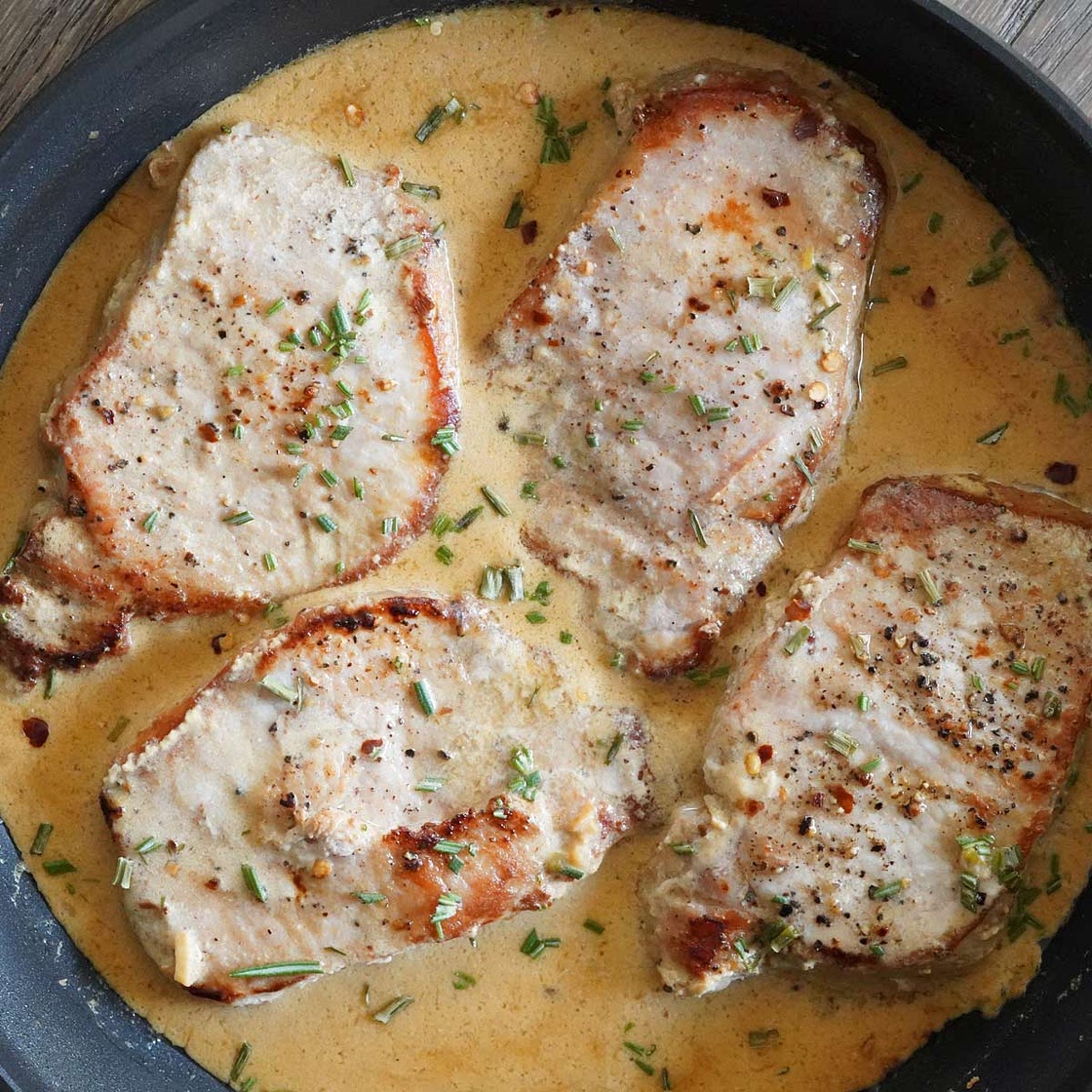 Creamy Garlic Pork Chops