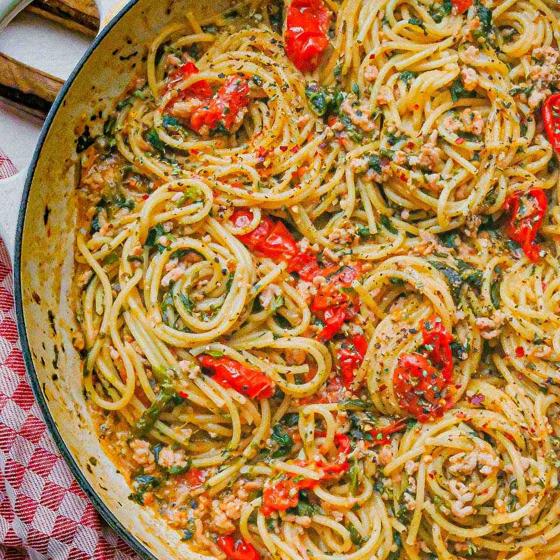 One Pot Tomato, Goat Cheese & Spinach Pasta