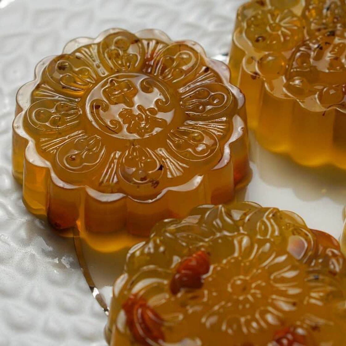 Osmanthus Goji Jelly Mooncake 桂花枸杞菜燕中秋月饼