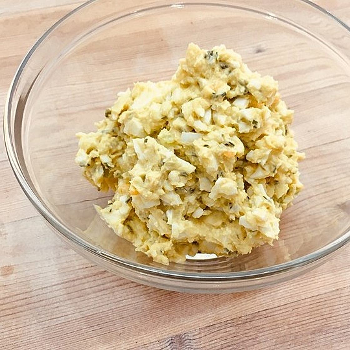 Eiersalat nach Paleo mit Avocado