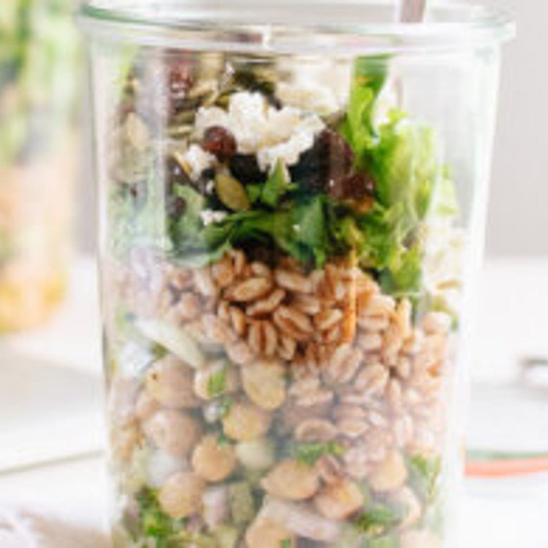 Mason Jar Chickpea, Farro and Greens Salad (plus lunch packing tips!)