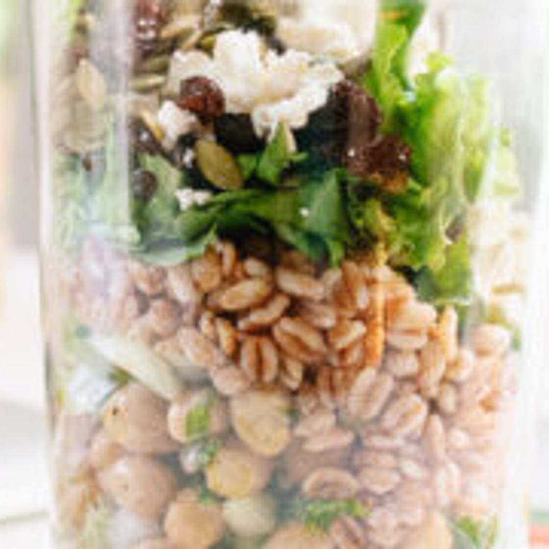 Mason Jar Chickpea, Farro and Greens Salad (plus lunch packing tips!)