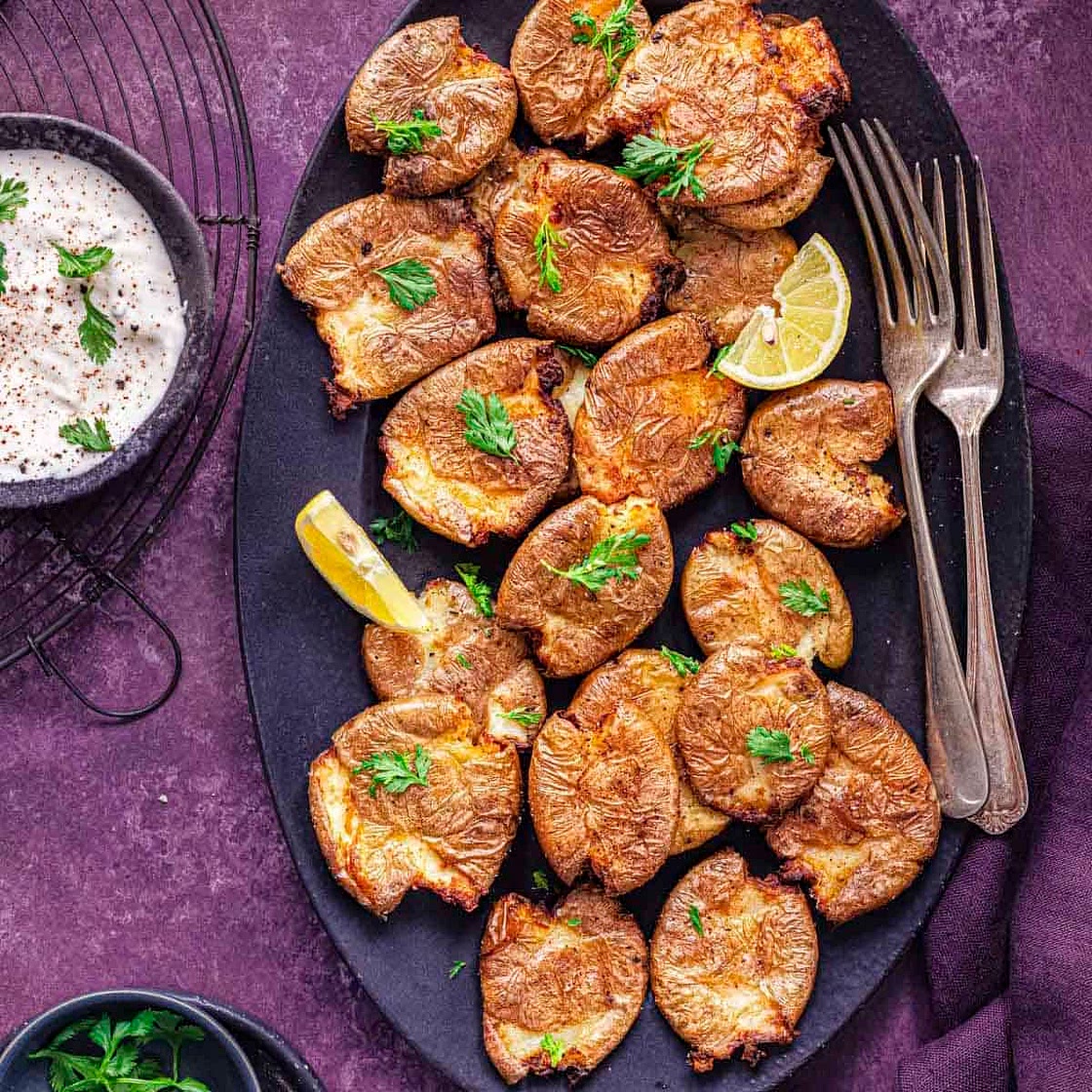 Air fryer smashed potatoes (Easy & Crispy!)
