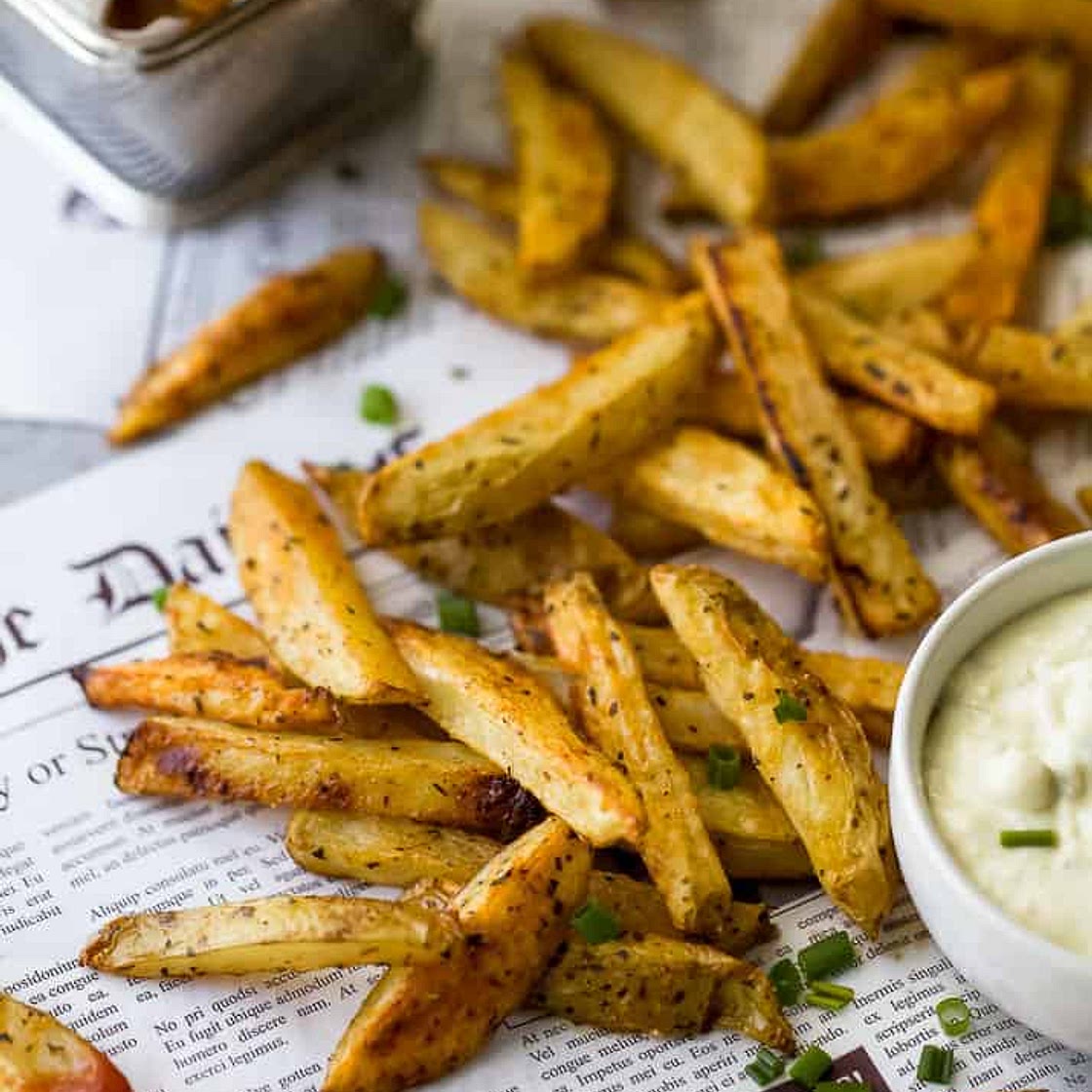 Crispy Baked Fries with Roasted Garlic Aioli