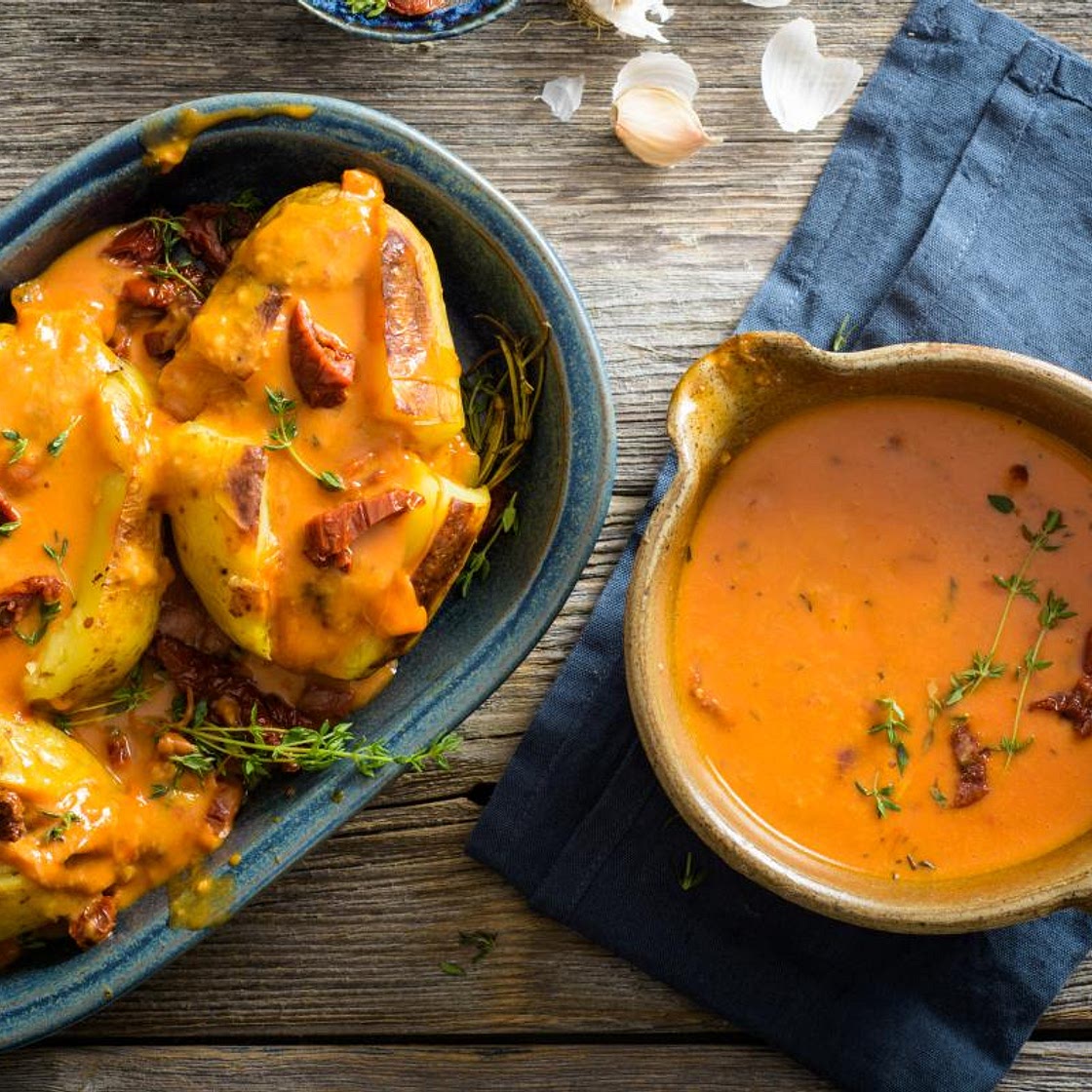 Tomatenfondue in der Ofenkartoffel